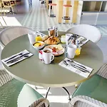 Hotell Mercure Paris Airport 4*